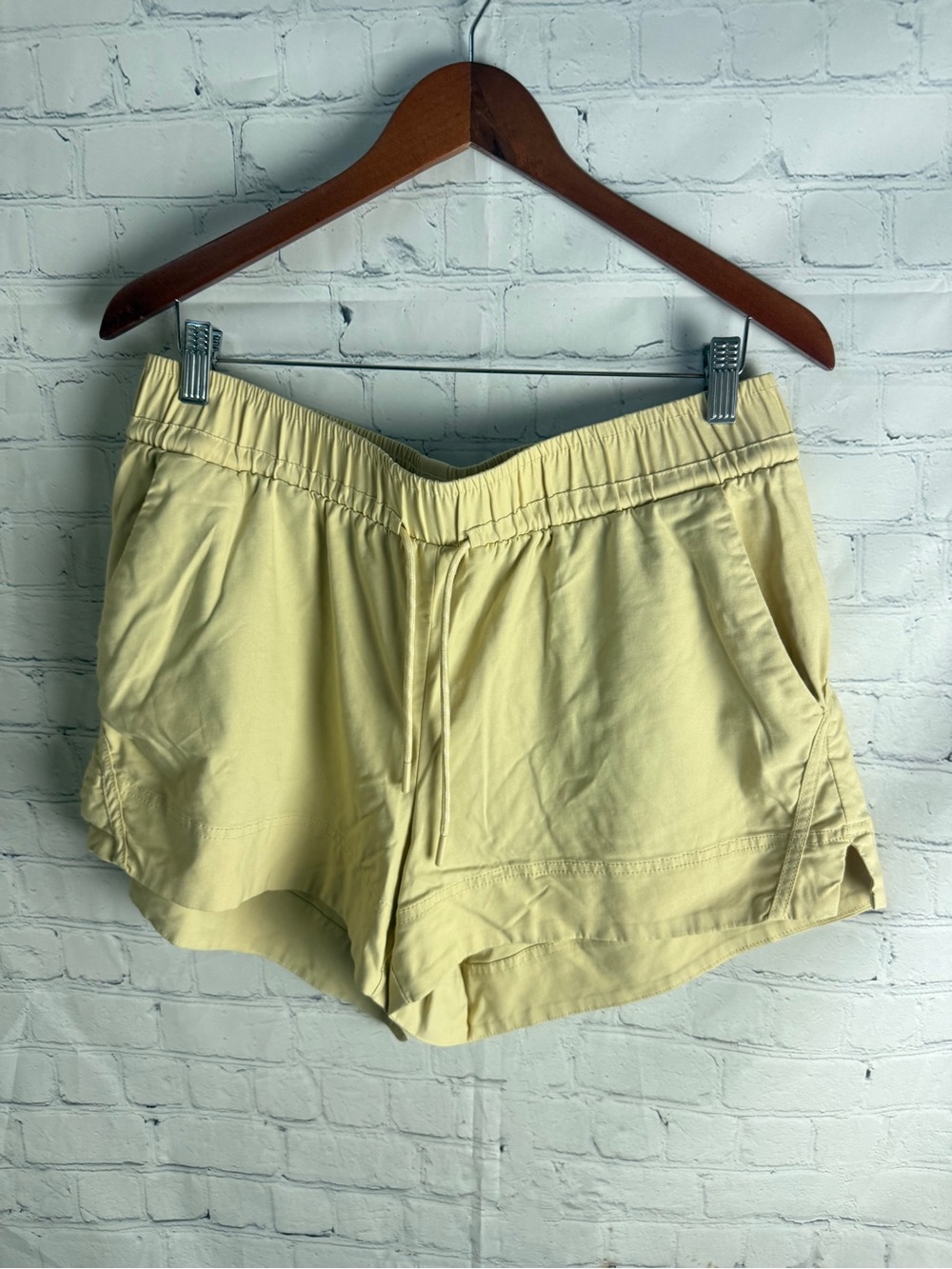 Avalanche Light Yellow Women's Elastic Waist Shorts Large
